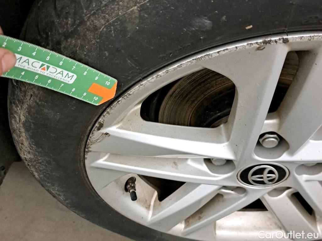  Toyota  Corolla TOYOTA  1.8 125H ACTIVE TECH E-CVT #37