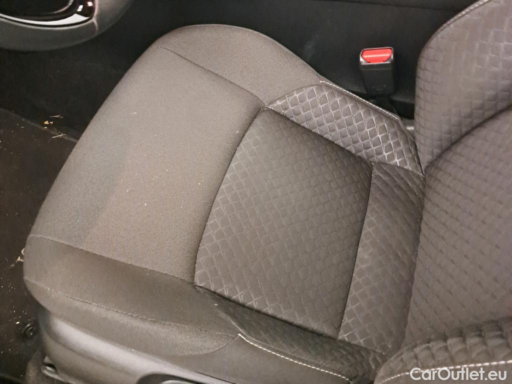  Toyota  C-HR TOYOTA  / 2019 / 5P / todoterreno 1.8 125H Active #1