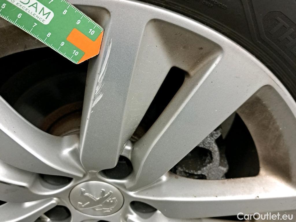  Peugeot  308 PEUGEOT  / 2017 / 5P / berlina con portón 5p Active Pack BlueHDi 130 S&S #14