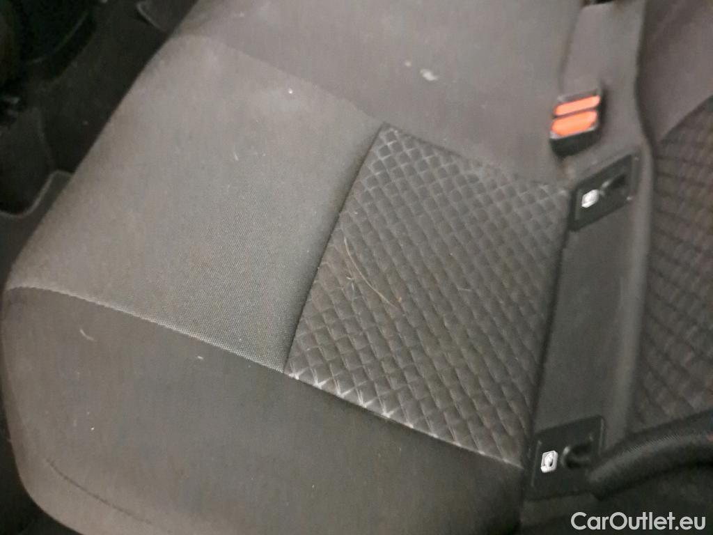  Toyota  C-HR TOYOTA  / 2019 / 5P / todoterreno 1.8 125H Active #2