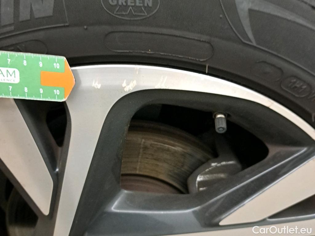  Toyota  C-HR TOYOTA  / 2019 / 5P / todoterreno 1.8 125H Advance #4