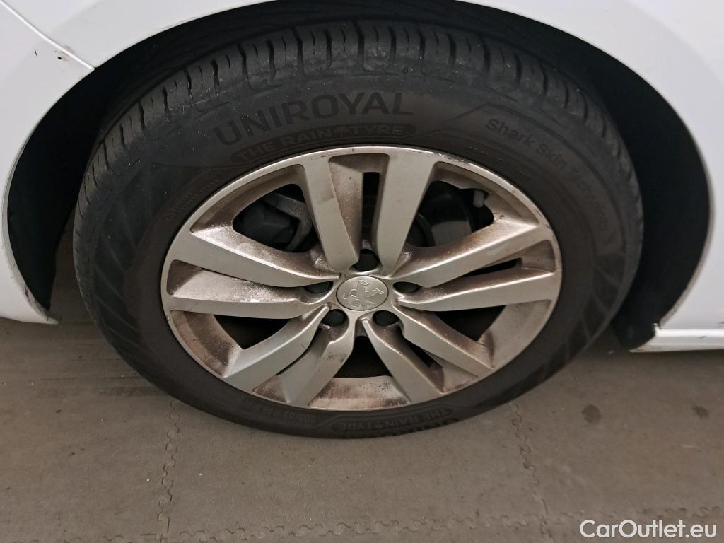  Peugeot  308 PEUGEOT  / 2017 / 5P / berlina con portón 5p Active Pack BlueHDi 130 S&S #12