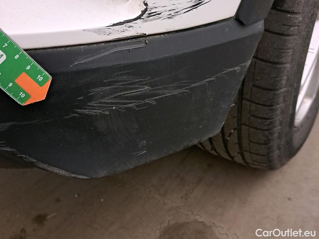  Toyota  C-HR TOYOTA  / 2019 / 5P / todoterreno 1.8 125H Active #2