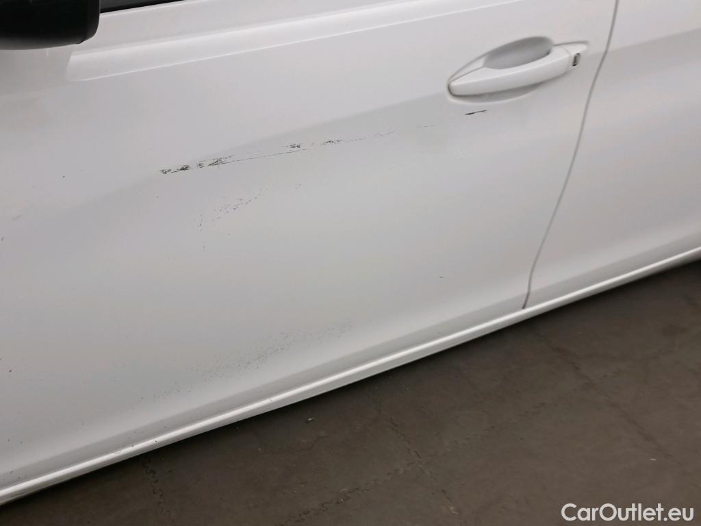  Peugeot  308 PEUGEOT  / 2017 / 5P / berlina con portón 5p Active Pack BlueHDi 130 S&S #21