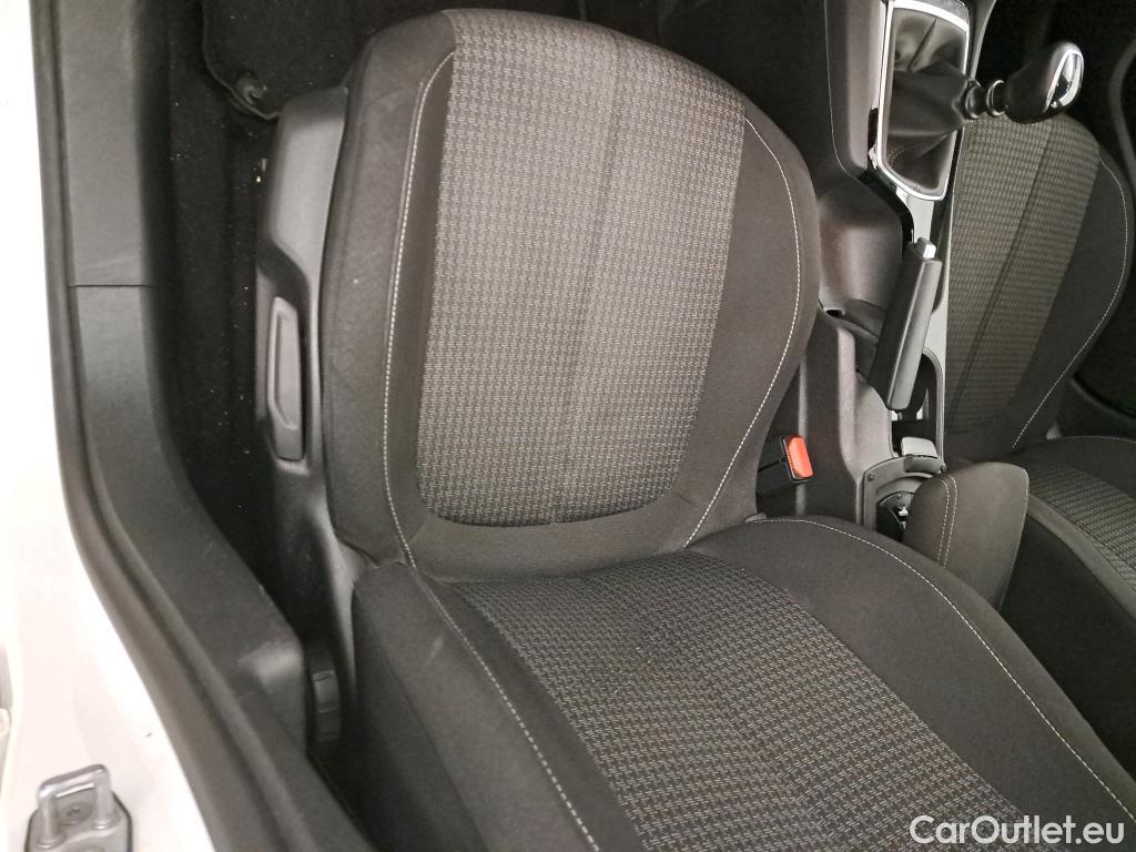  Peugeot  308 PEUGEOT  / 2017 / 5P / berlina con portón 5p Active Pack BlueHDi 130 S&S #9