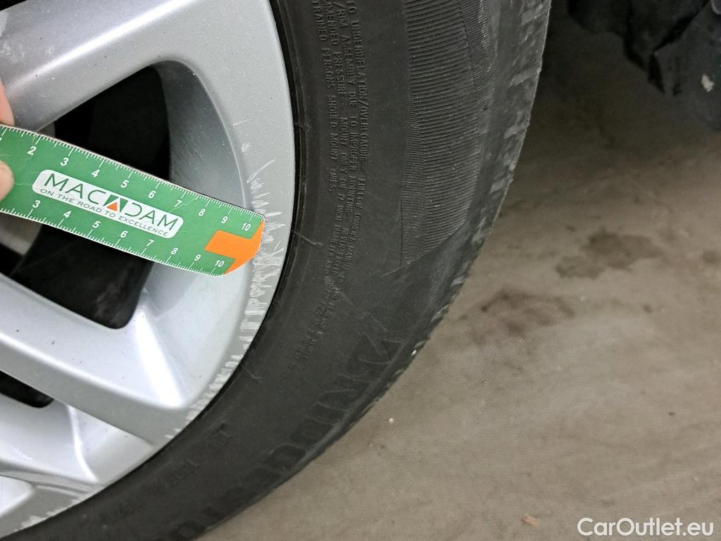  Toyota  C-HR TOYOTA  / 2019 / 5P / todoterreno 1.8 125H Active #5