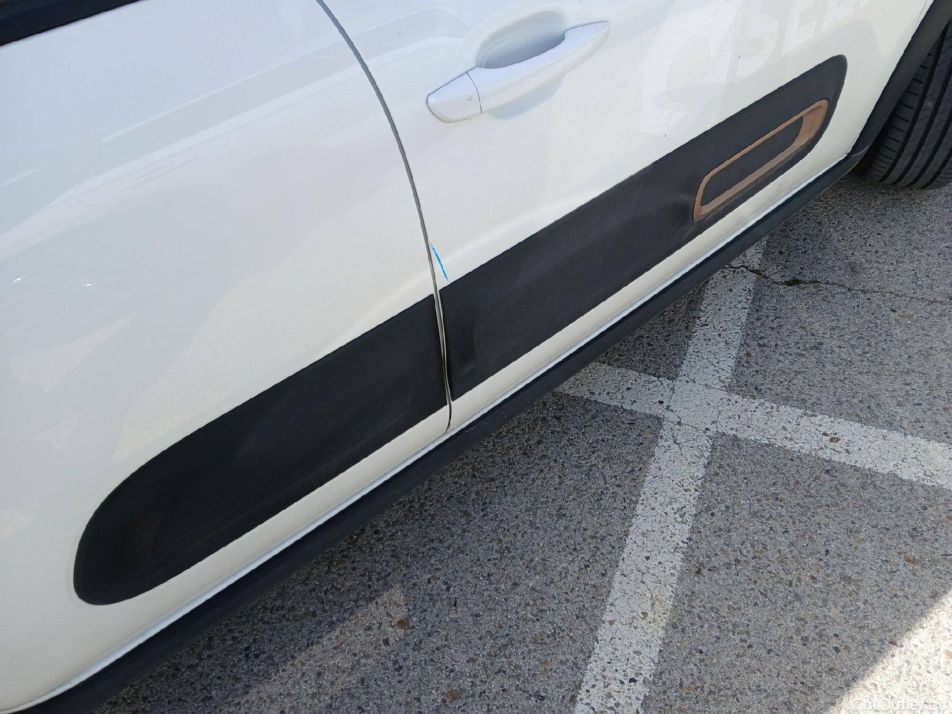  Citroen  C3 CITROEN  / 2020 / 5P / berlina con portón BlueHDi 75KW (100CV) S&S C-Series(SP) #15