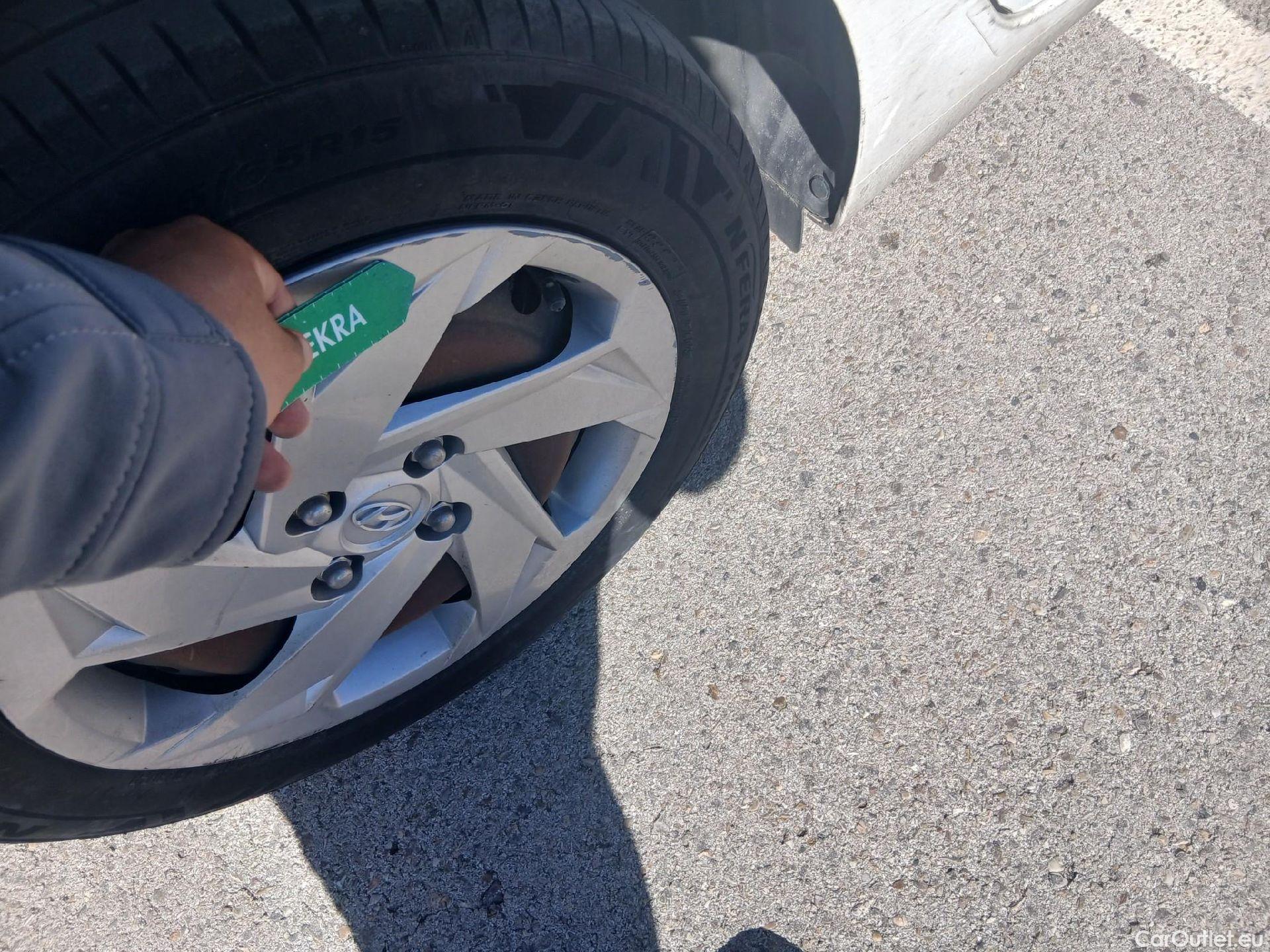  Hyundai  i20 HYUNDAI  / 2020 / 5P / berlina con portón 1.0 TGDI 74kW (100CV) 48V Essence #34