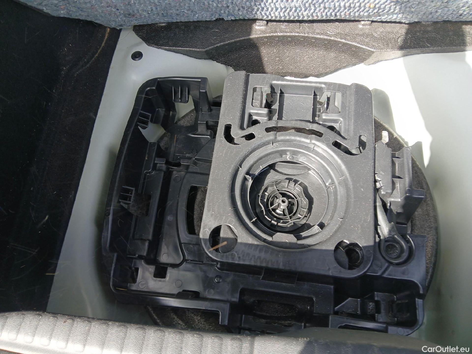  Citroen  C3 CITROEN  / 2020 / 5P / berlina con portón BlueHDi 75KW (100CV) S&S C-Series(SP) #2