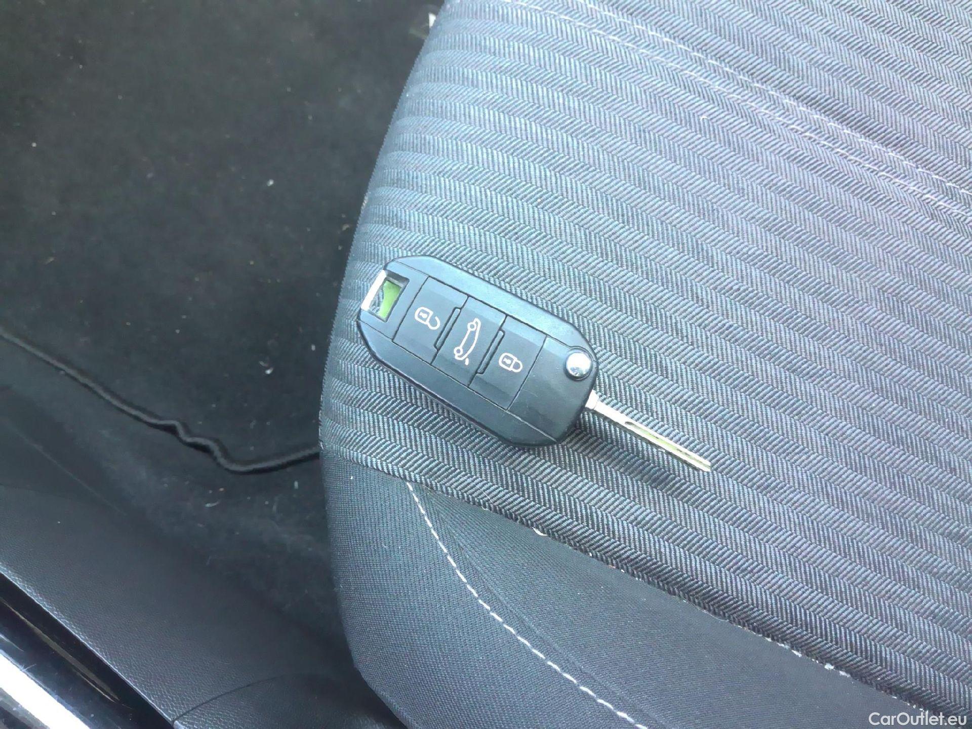  Opel  Corsa OPEL  / 2019 / 5P / berlina con portón 1.2 XEL 55kW (75CV) Edition #1