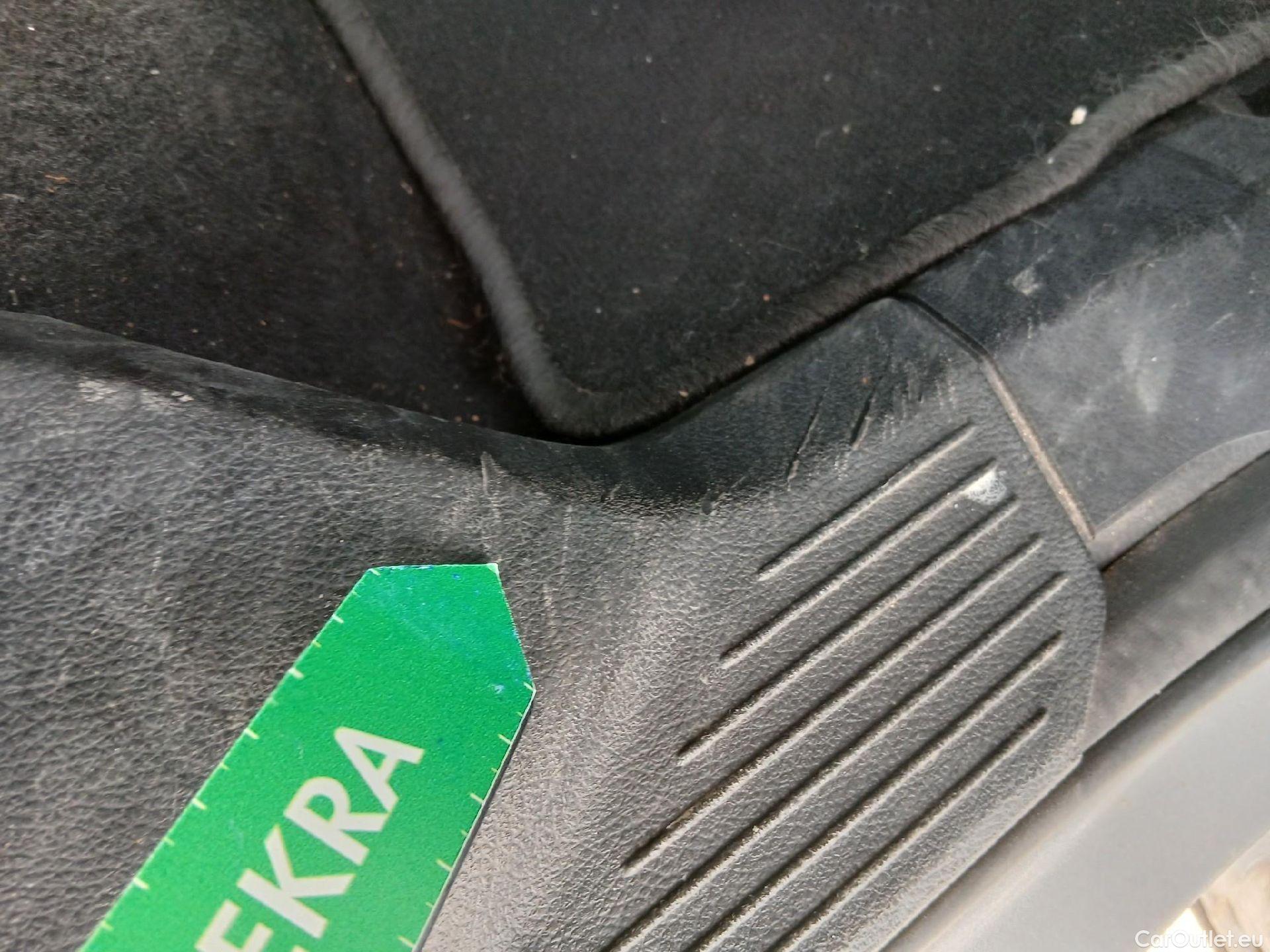  Nissan  Qashqai NISSAN  / 2021 / 5P / todoterreno DIG-T 116kW (158CV) mHEV Xtronic Acenta (AC8) #58