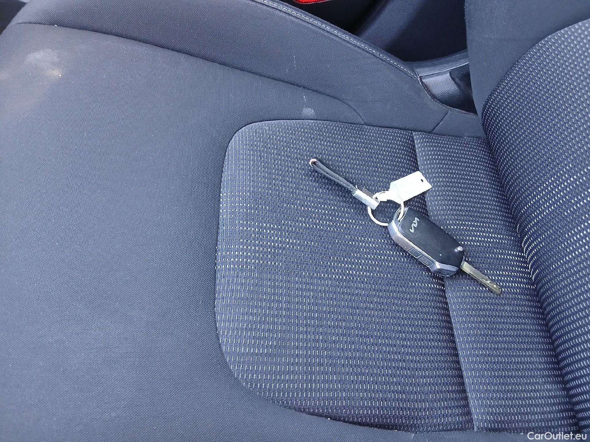  KIA  Sportage KIA  / 2022 / 5P / todoterreno 1.6 T-GDi HEV 171kW (230CV) Drive 4X2 #2