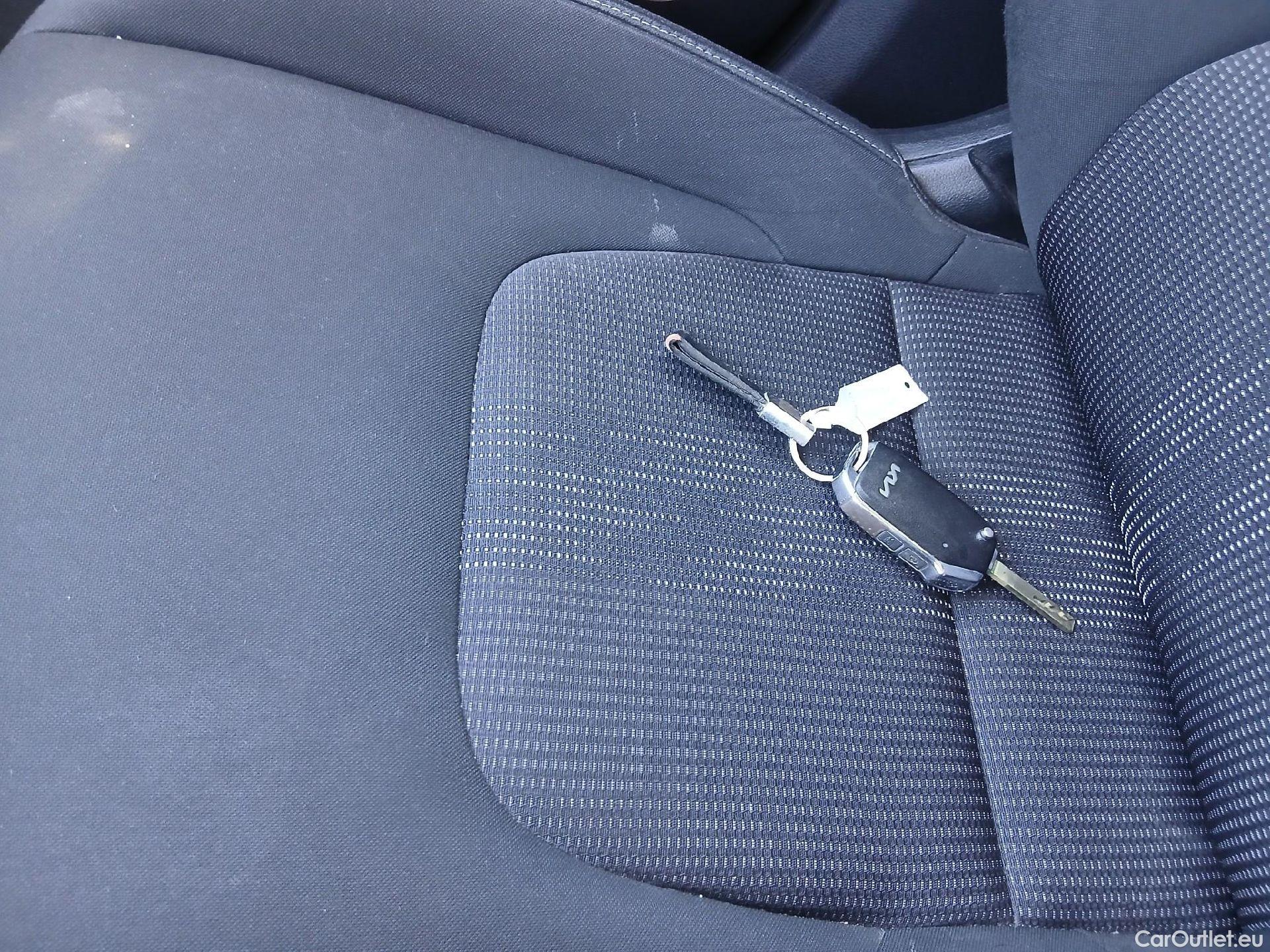  KIA  Sportage KIA  / 2022 / 5P / todoterreno 1.6 T-GDi HEV 171kW (230CV) Drive 4X2 #3