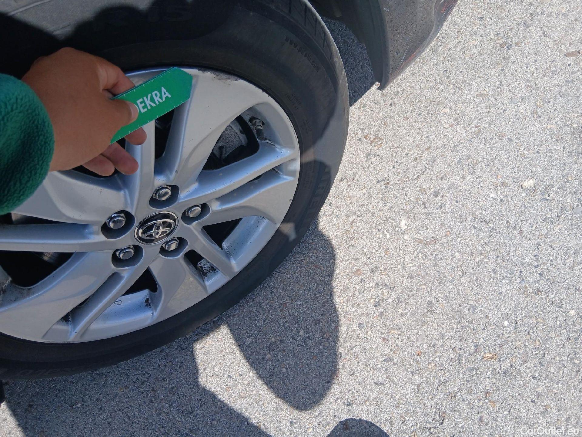  Toyota  Yaris TOYOTA  / 2020 / 5P / berlina con portón 1.5 120H Active Tech #25