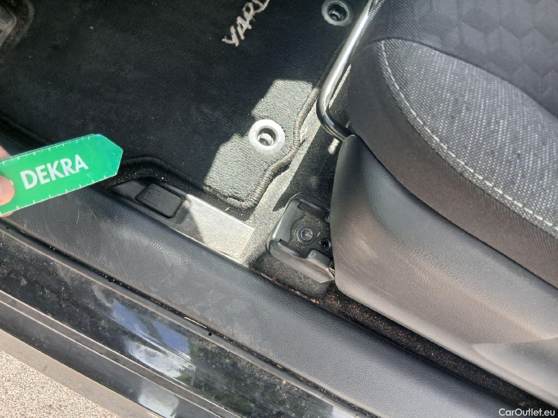  Toyota  Yaris TOYOTA  / 2020 / 5P / berlina con portón 1.5 120H Active Tech #2