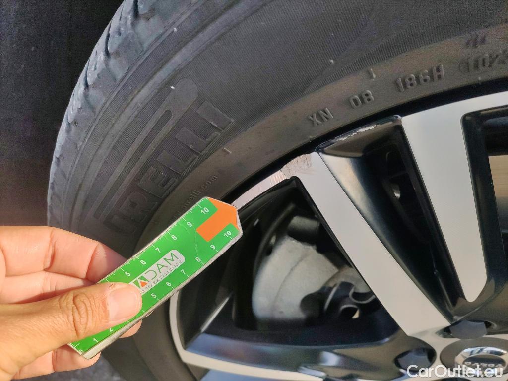  Volvo  XC60 VOLVO  / 2017 / 5P / todoterreno 2.0 T8 AWD R-Design Auto #6