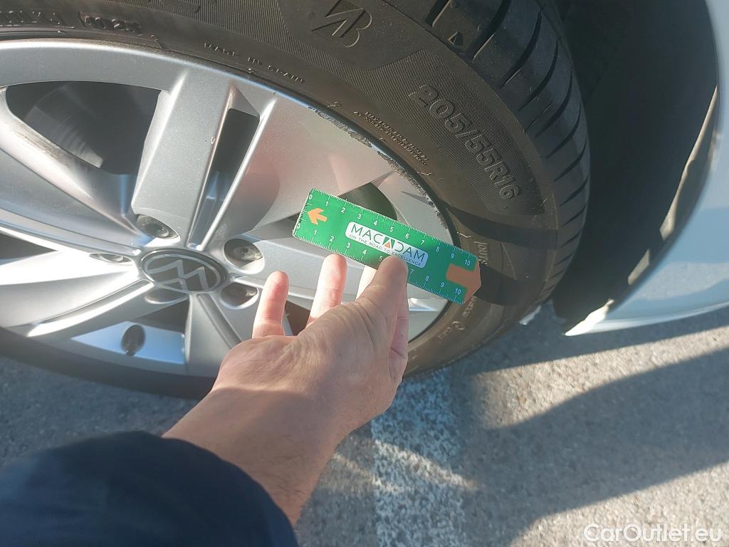  Volkswagen  Golf  VOLKSWAGEN / 2020 / 5P / berlina con portón 2.0 TDI 85kW (115CV) (AC4) #9