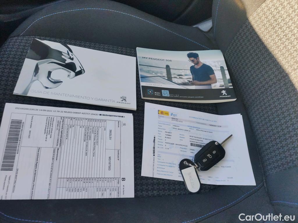  Peugeot  308 PEUGEOT  / 2017 / 5P / berlina con portón 5p Style BlueHDi 130 S&S #1
