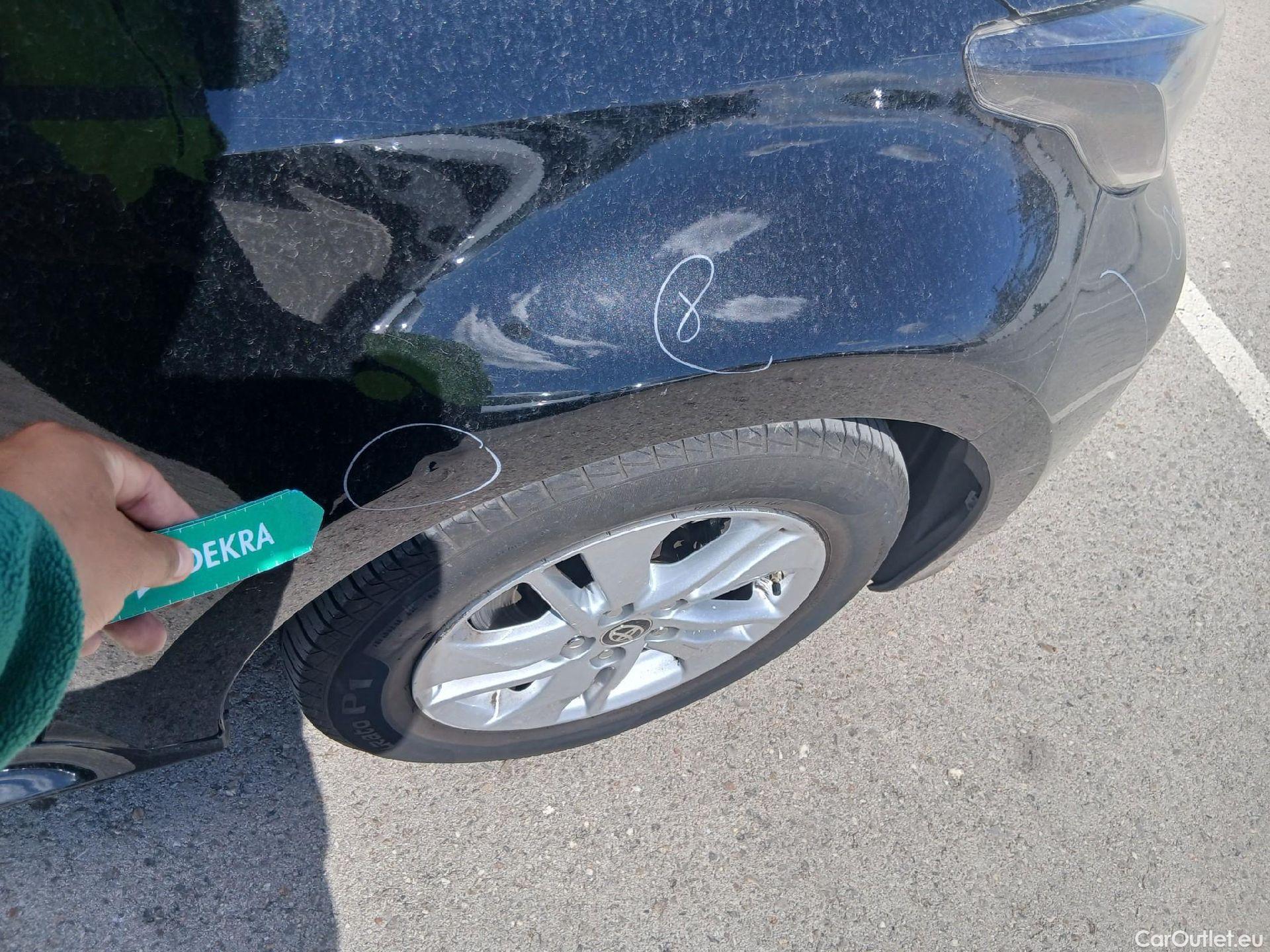  Toyota  Yaris TOYOTA  / 2020 / 5P / berlina con portón 1.5 120H Active Tech #24