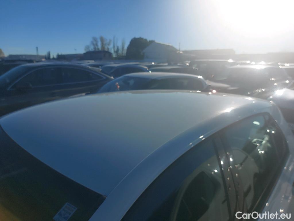  Volkswagen  Golf  VOLKSWAGEN / 2020 / 5P / berlina con portón 2.0 TDI 85kW (115CV) (AC4) #19