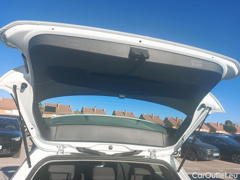  Volkswagen  Golf  VOLKSWAGEN / 2020 / 5P / berlina con portón 2.0 TDI 85kW (115CV) (AC4) #10