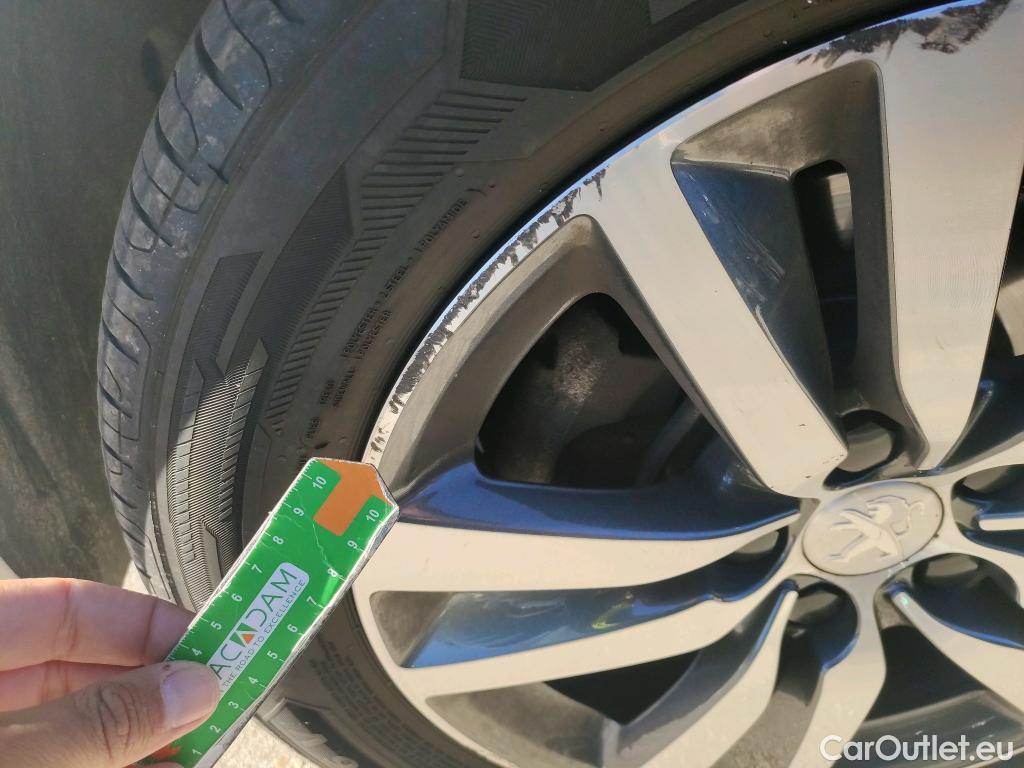  Peugeot  308 PEUGEOT  / 2017 / 5P / berlina con portón 5p Style BlueHDi 130 S&S #6