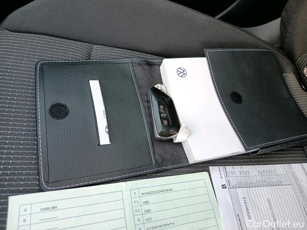  Volkswagen  Golf  VOLKSWAGEN / 2020 / 5P / berlina con portón 2.0 TDI 85kW (115CV) #2