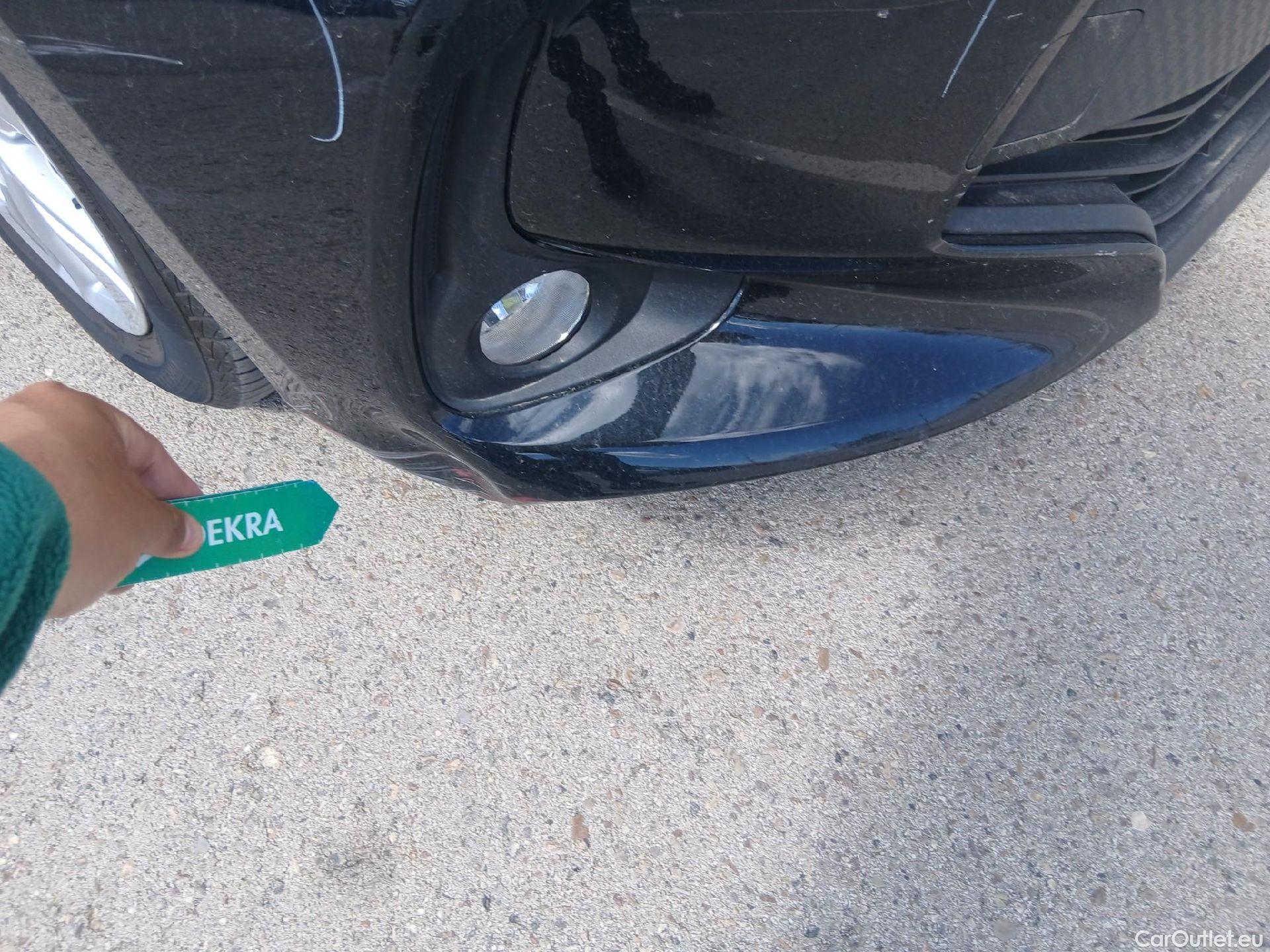  Toyota  Yaris TOYOTA  / 2020 / 5P / berlina con portón 1.5 120H Active Tech #4