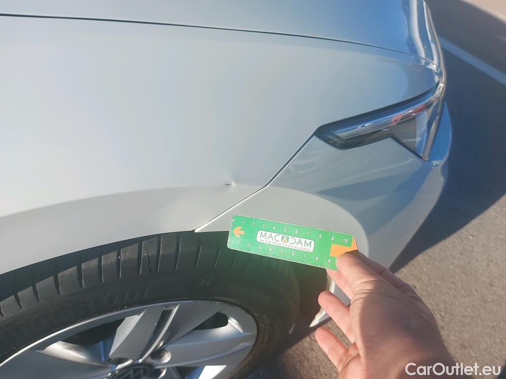  Volkswagen  Golf  VOLKSWAGEN / 2020 / 5P / berlina con portón 2.0 TDI 85kW (115CV) (AC4) #3