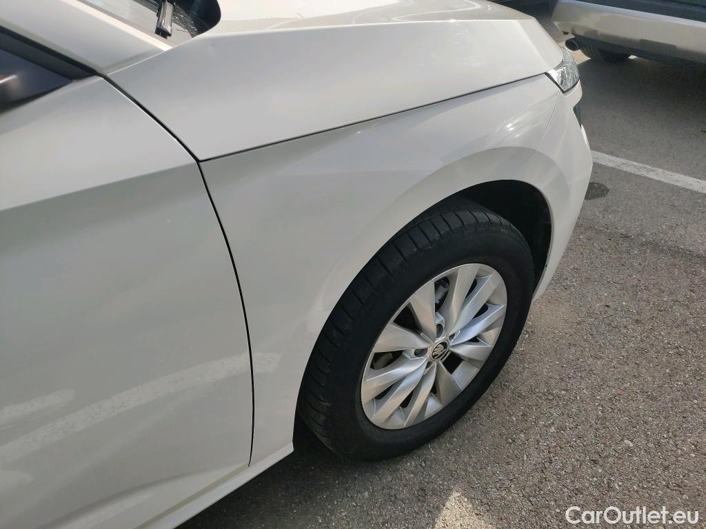  Skoda  KAMIQ SKODA  1.0 TSI 81kW (110CV) DSG Ambition #3