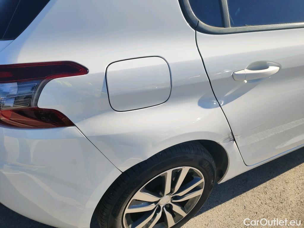  Peugeot  308 PEUGEOT  / 2017 / 5P / berlina con portón 5p Style BlueHDi 130 S&S #3