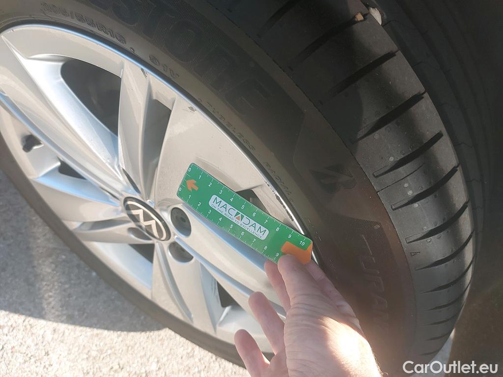  Volkswagen  Golf  VOLKSWAGEN / 2020 / 5P / berlina con portón 2.0 TDI 85kW (115CV) (AC4) #7