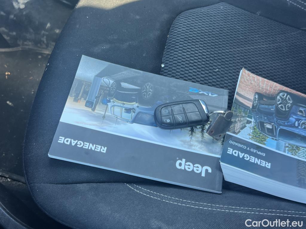  Jeep  Patriot JEEP Renegade / 2014 / 5P / todoterreno S 1.3 PHEV 177kW (240CV) AT AWD #1