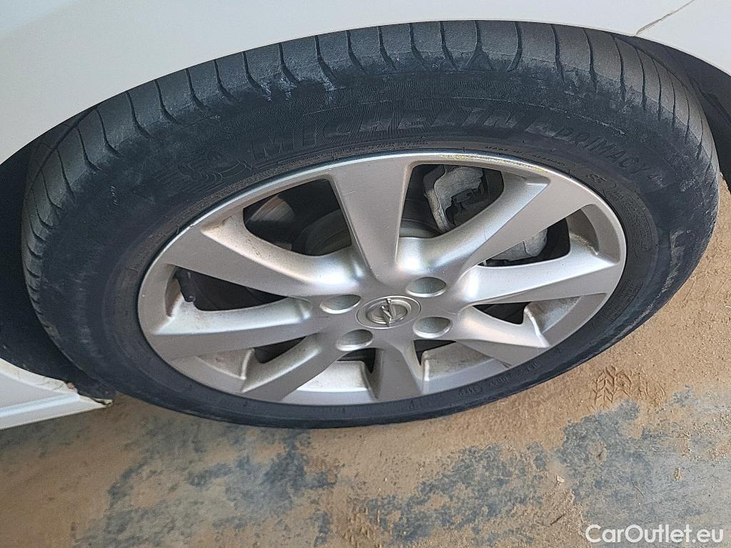  Opel  Corsa OPEL  / 2019 / 5P / berlina con portón 1.5D DT 74kW (100CV) Edition #13