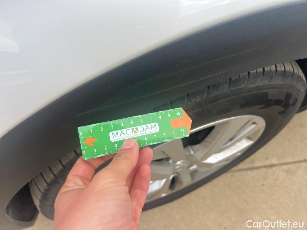  Peugeot  3008 PEUGEOT  / 2020 / 5P / todoterreno 1.2 PureTech 96KW S&S Active Pack EAT8 #21