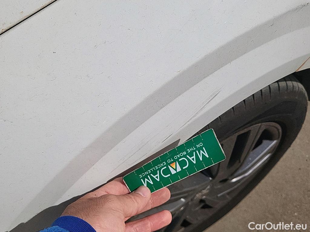  Peugeot  208 PEUGEOT  / 2019 / 5P / berlina con portón BlueHDi 73kW (100CV) Active Pack (AC) #28