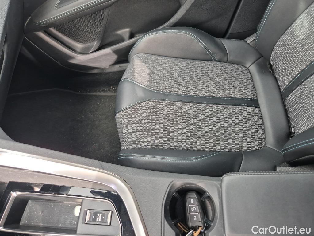  Peugeot  3008 PEUGEOT  Hybrid / 2020 / 5P / todoterreno 225 e-EAT8 Allure (AC2) #21