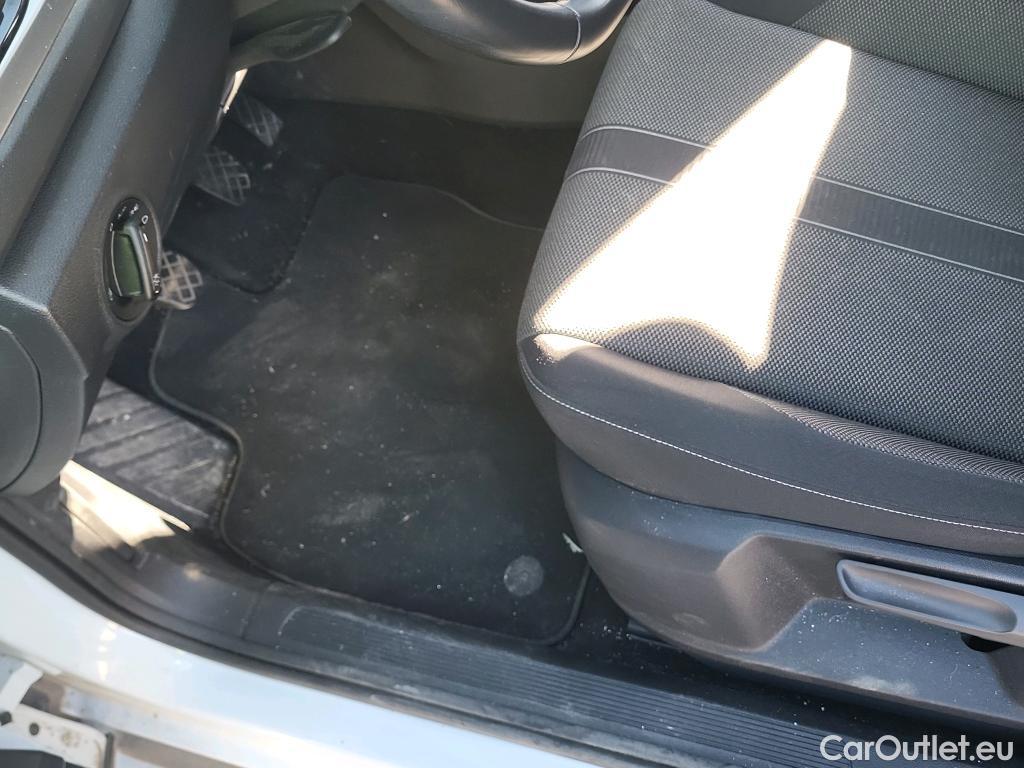  Volkswagen  T-ROC  Life 2.0 TDI 115CV MT6 E6d #30