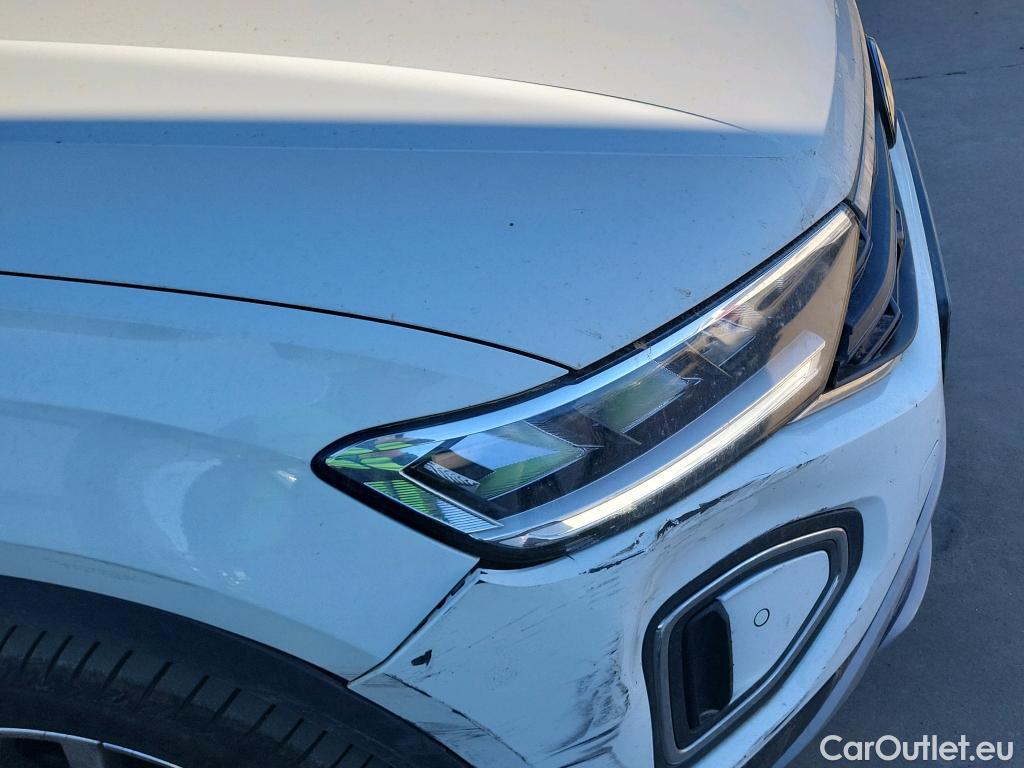  Volkswagen  T-ROC  Life 2.0 TDI 115CV MT6 E6d #33