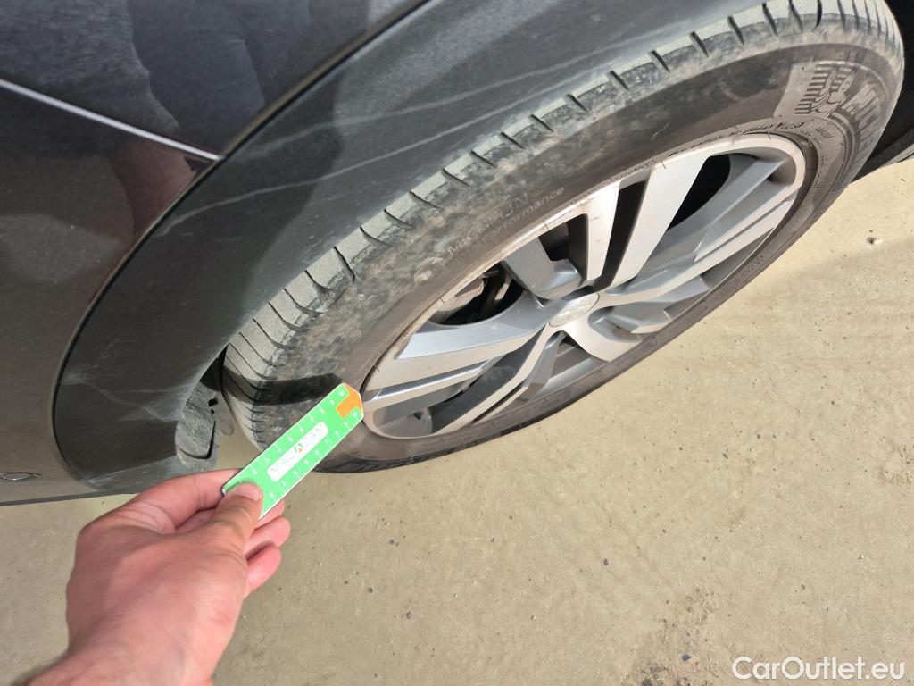  Peugeot  3008 PEUGEOT  Hybrid / 2020 / 5P / todoterreno 225 e-EAT8 Allure (AC2) #4