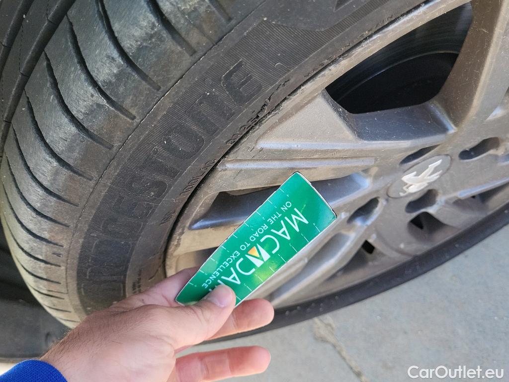  Peugeot  208 PEUGEOT  / 2019 / 5P / berlina con portón BlueHDi 73kW (100CV) Active Pack (AC) #21