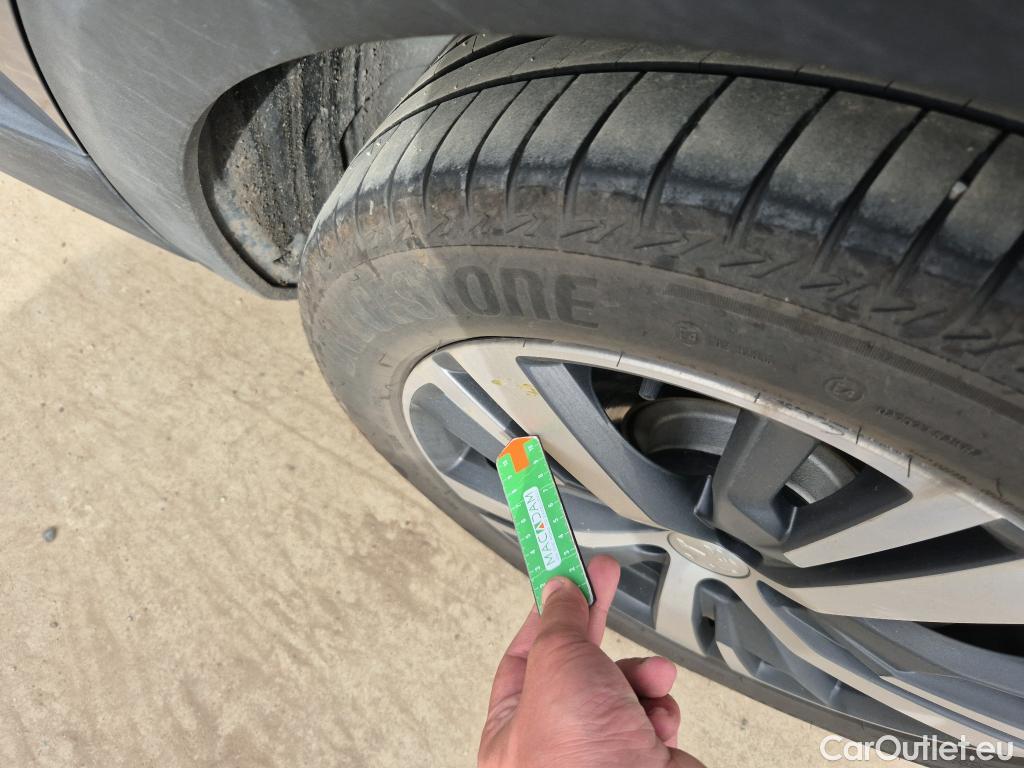  Peugeot  3008 PEUGEOT  Hybrid / 2020 / 5P / todoterreno 225 e-EAT8 Allure (AC2) #2