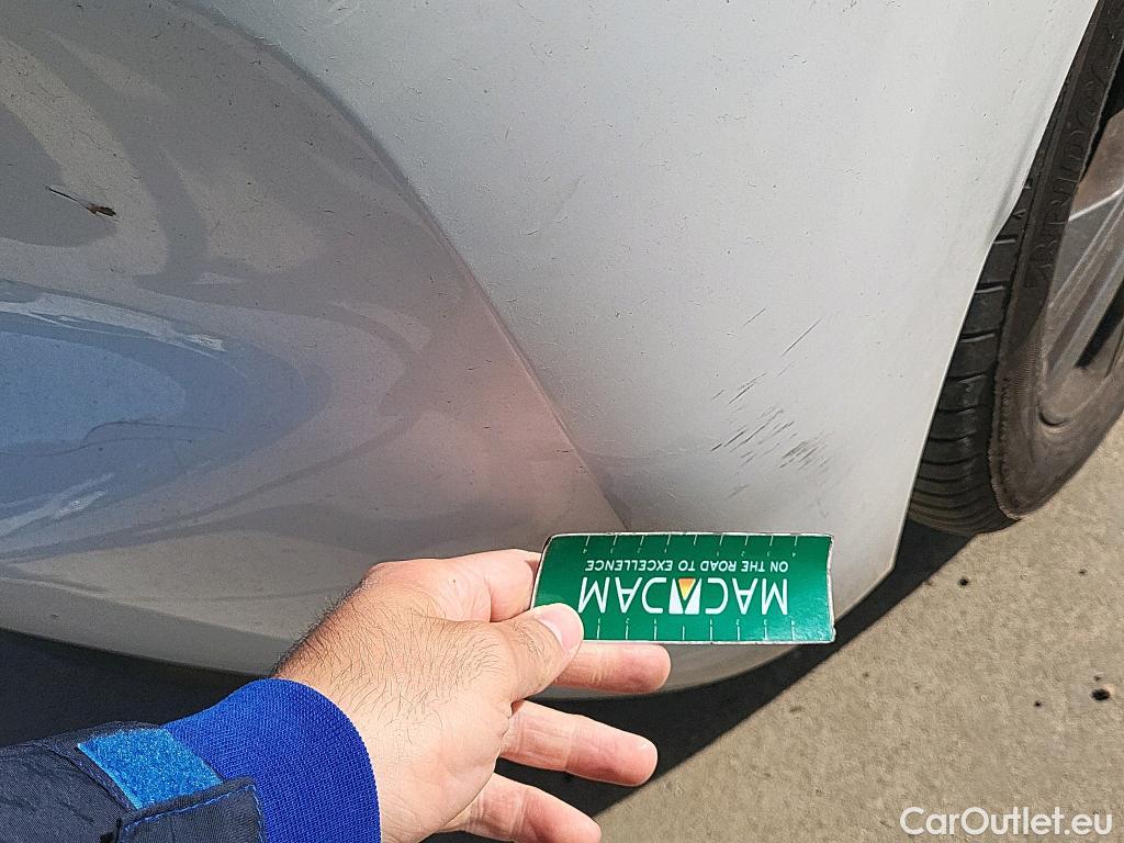  Peugeot  208 PEUGEOT  / 2019 / 5P / berlina con portón BlueHDi 73kW (100CV) Active Pack (AC) #32