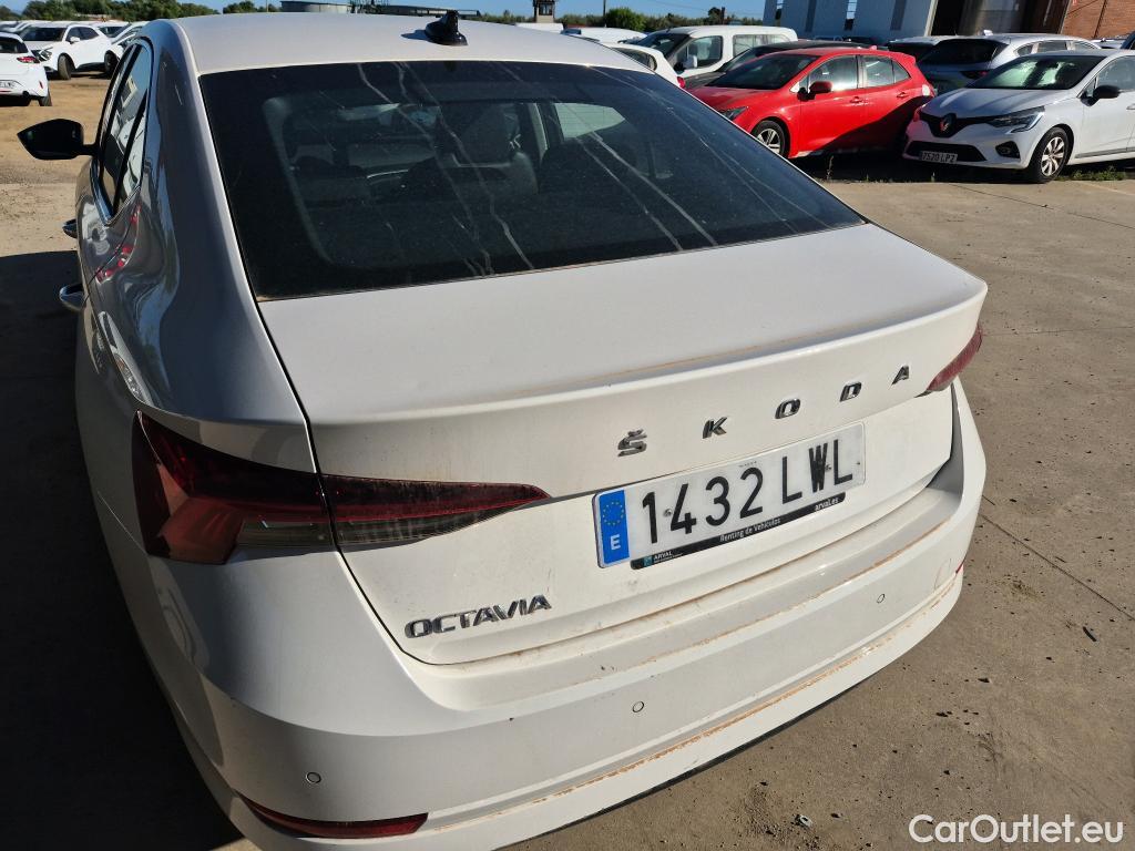 Skoda  Octavia SKODA  / 2020 / 5P / berlina con portón 2.0 TDI 110kW (150CV) Manual Ambition #24