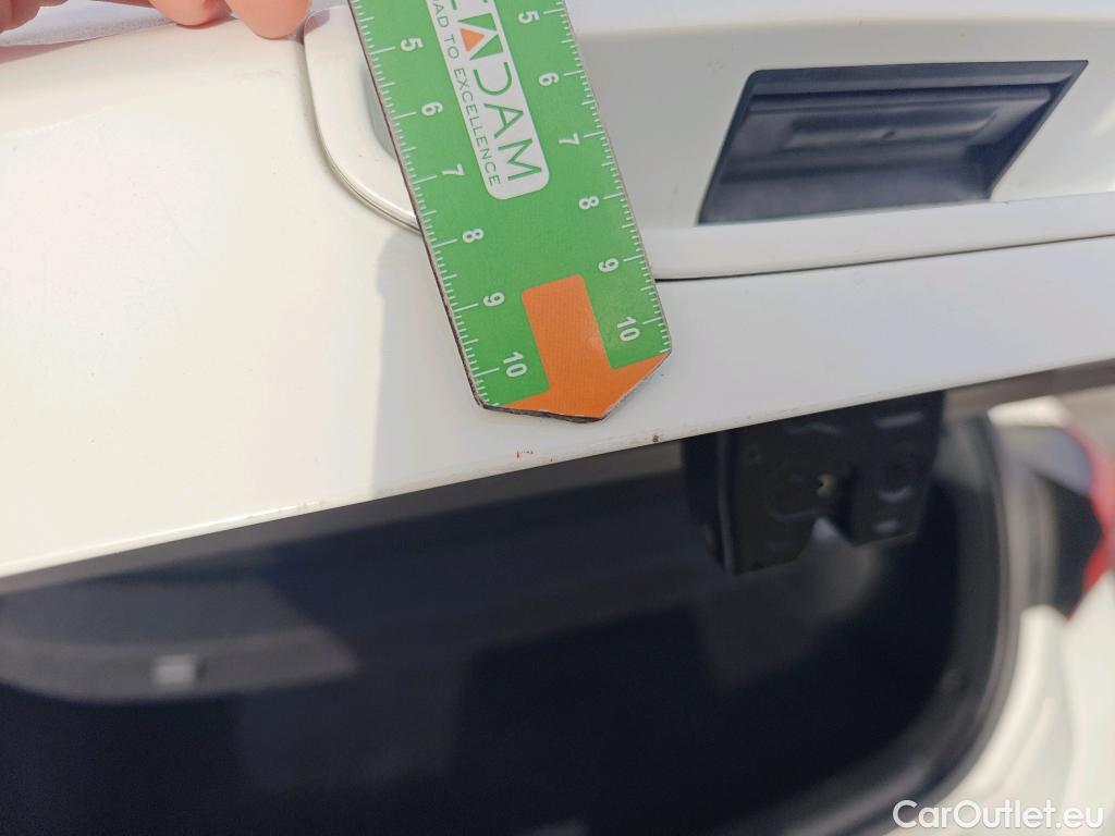  Hyundai  i30 HYUNDAI  / 2020 / 5P / berlina con portón 1.5 DPI Klass SLX #36