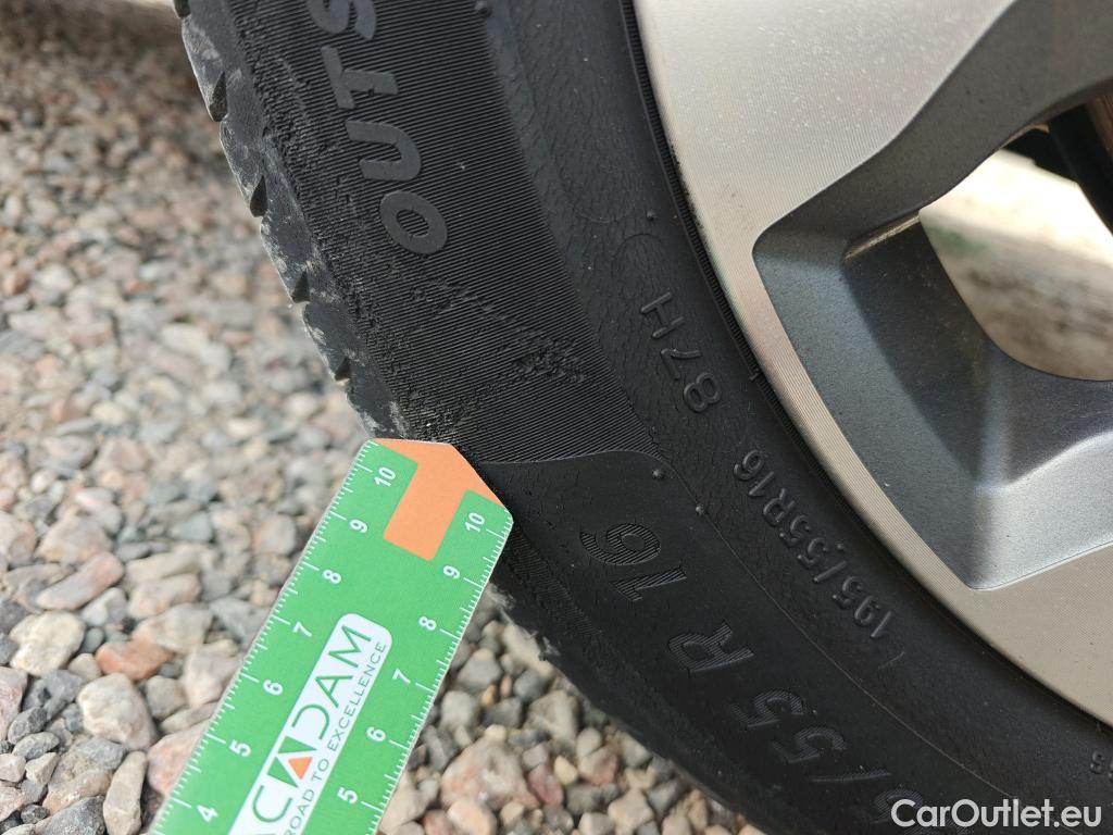  KIA  STONIC KIA  / 2017 / 5P / todoterreno 1.0 T-GDi 74kW (100CV) MHEV iMT Concept #21