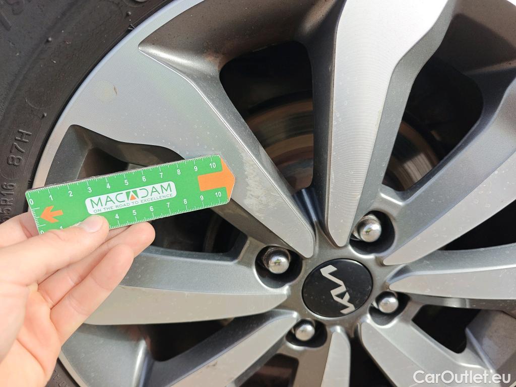  KIA  STONIC KIA  / 2017 / 5P / todoterreno 1.0 T-GDi 74kW (100CV) MHEV iMT Concept #56