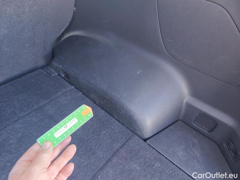  Hyundai  Tucson HYUNDAI  / 2018 / 5P / todoterreno 1.6 CRDI 85kW (116CV) 48V SLE 4X2(SP)(SL) #12