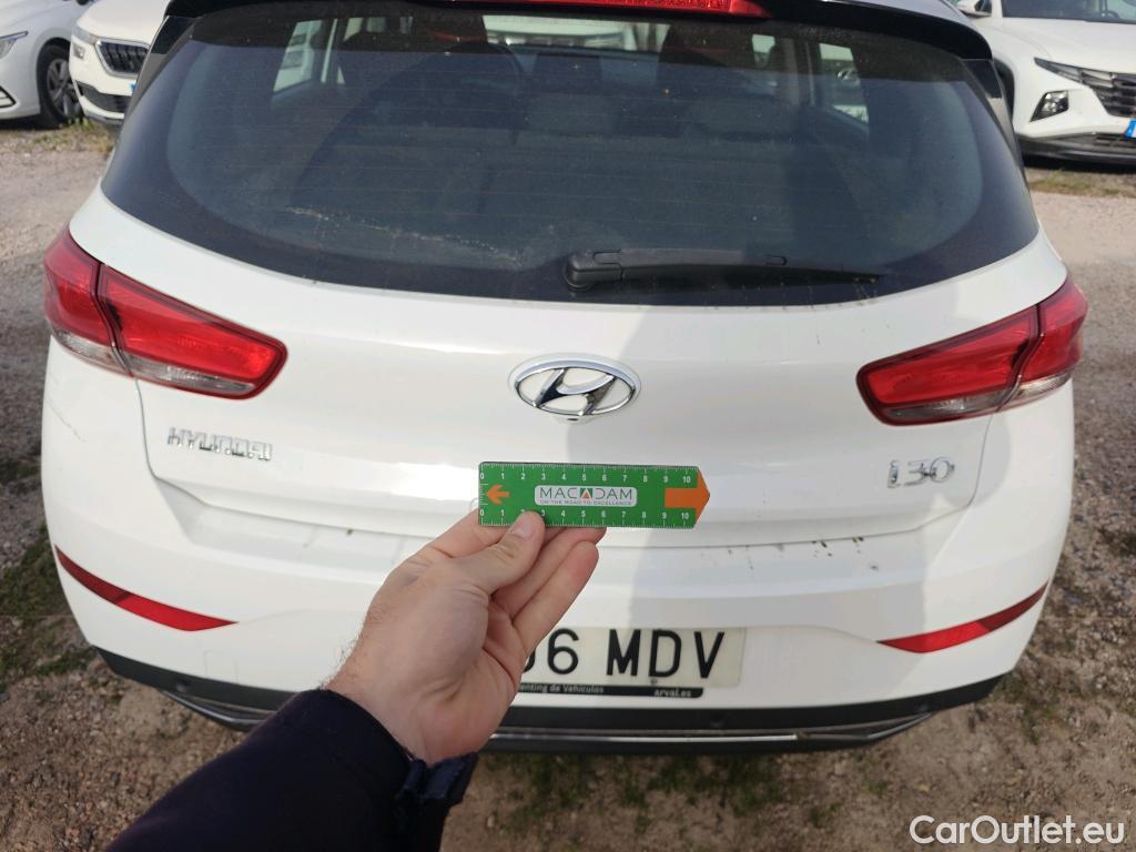  Hyundai  i30 HYUNDAI  / 2020 / 5P / berlina con portón 1.5 DPI Klass SLX #35