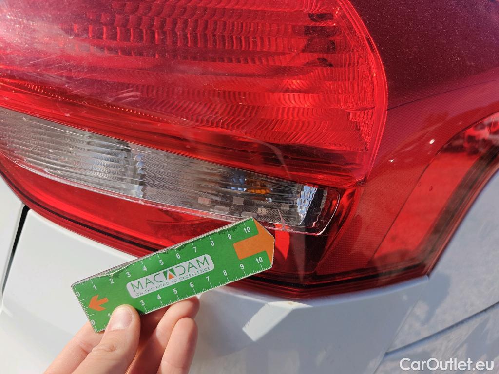  Ford  Focus FORD  5p 3G berlina con portón 1.5 TDCi E6 70kW (95CV) Trend+ #2